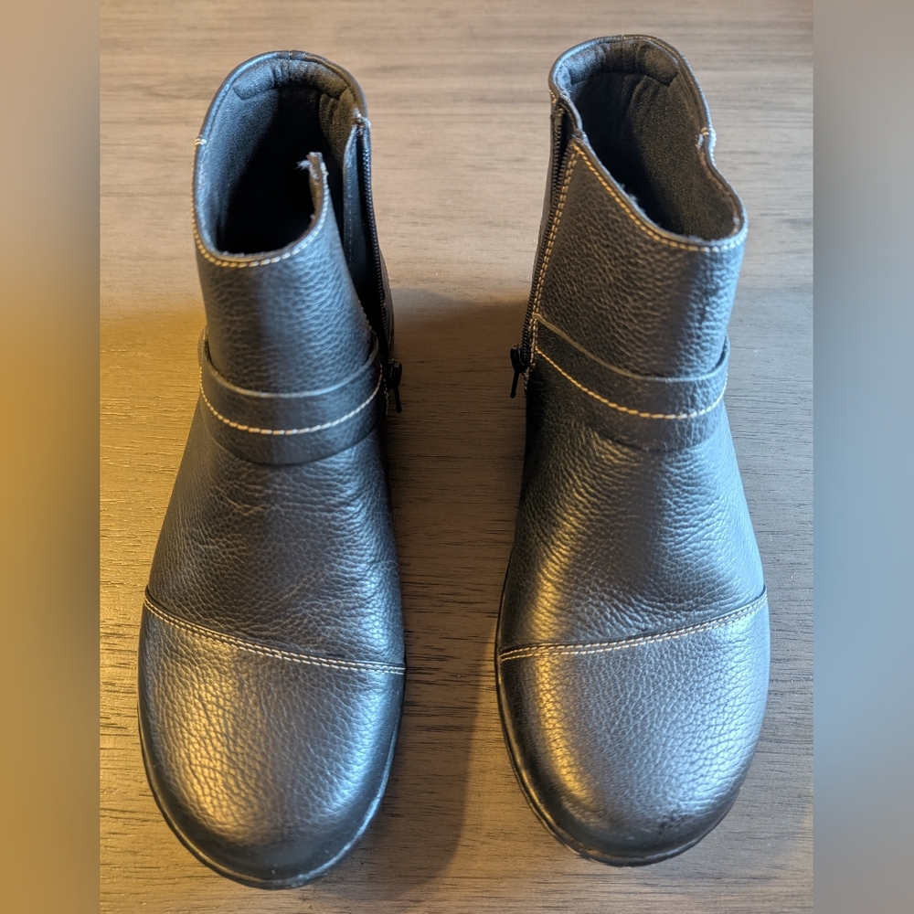 Clark's Women's Ashland Pine Ankle Boots 9W Navy Leather Ultimate Collection